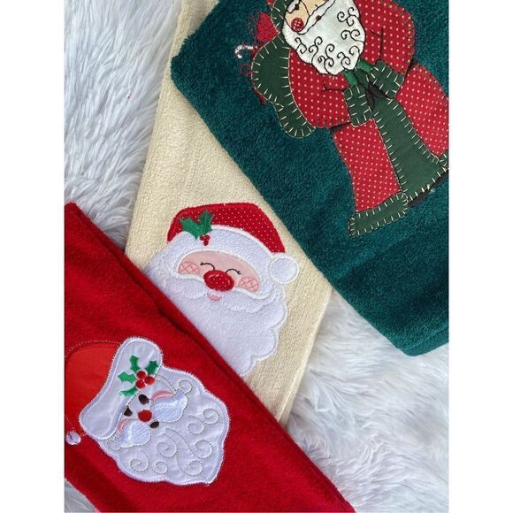 NWT NEW 3 PC Red Cream Green Christmas Vintage Santa Hand Towels - Picture 1 of 11